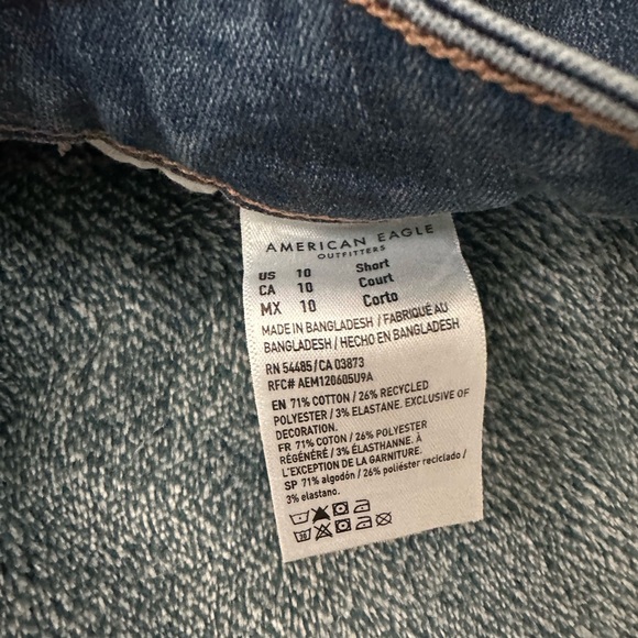 New with tags- American Eagle - Super High Rise Jegging- Size 10 Short- 30 W - Picture 6 of 7